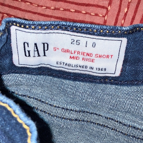 GAP Mid Rise Denim Shorts - Deep Blue women’s waist 26” rise 8.25” inseam 7” - Picture 2 of 12